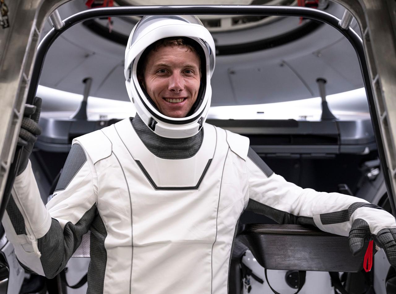 jsc2022e079354 (Sept. 25, 2022) --- SpaceX Crew-6 Pilot Warren "Woody" Hoburg of NASA is pictured training inside a Dragon mockup crew vehicle at the company's headquarters in Hawthorne, California. Credit: SpaceX