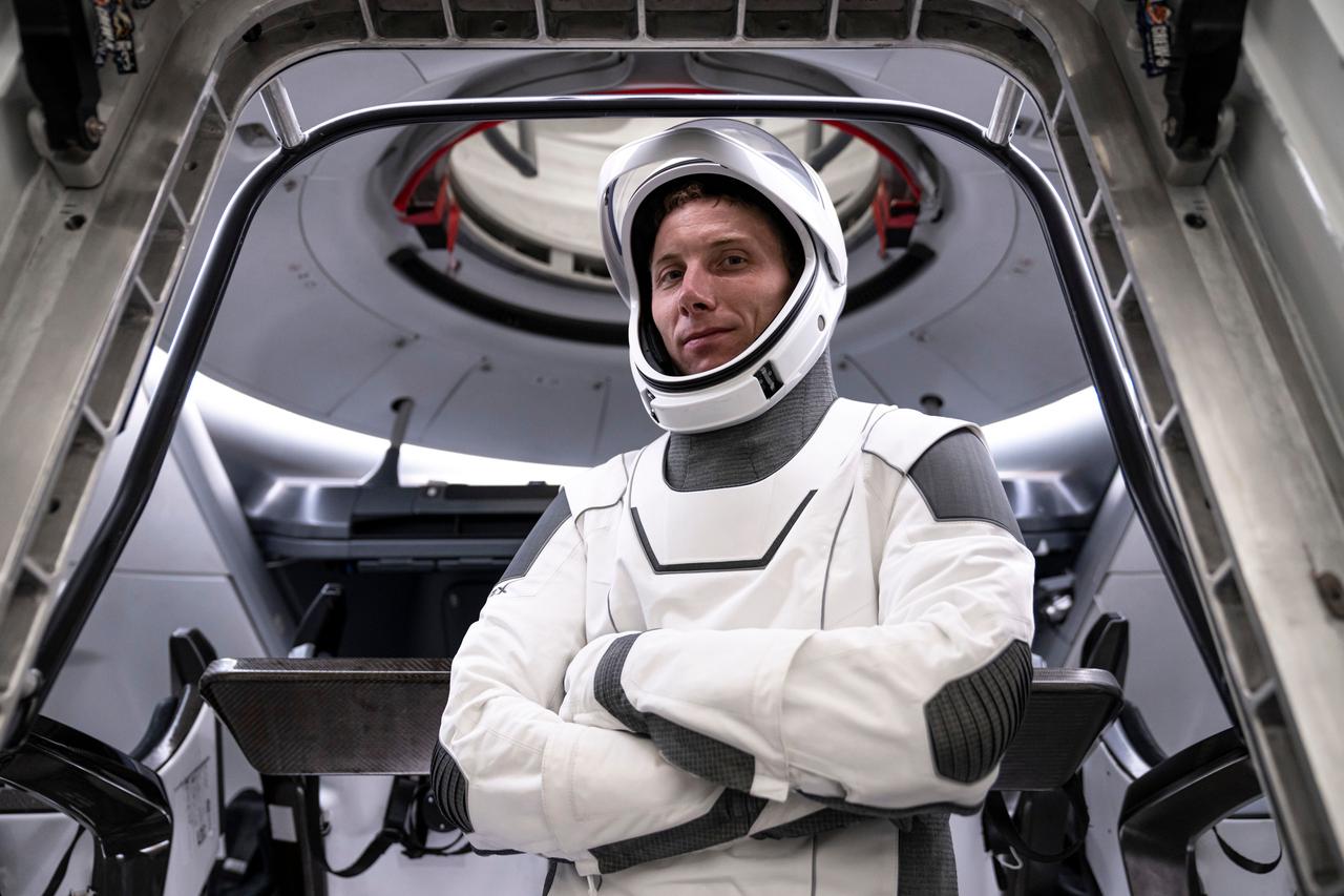 jsc2022e079355 (Sept. 25, 2022) --- SpaceX Crew-6 Pilot Warren "Woody" Hoburg of NASA is pictured training inside a Dragon mockup crew vehicle at the company's headquarters in Hawthorne, California. Credit: SpaceX