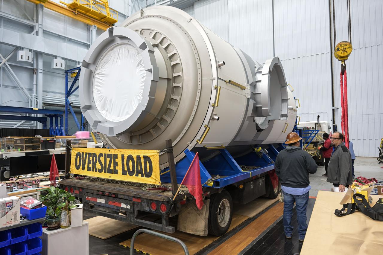 Date: 12/21/2022 Location: Bldg 9, SVMF Subject: Installation of Habitation and Logistics Outpost (HALO) Mockup at Space Vehicle Mockup Facility (SVMF). Photographer: James Blair