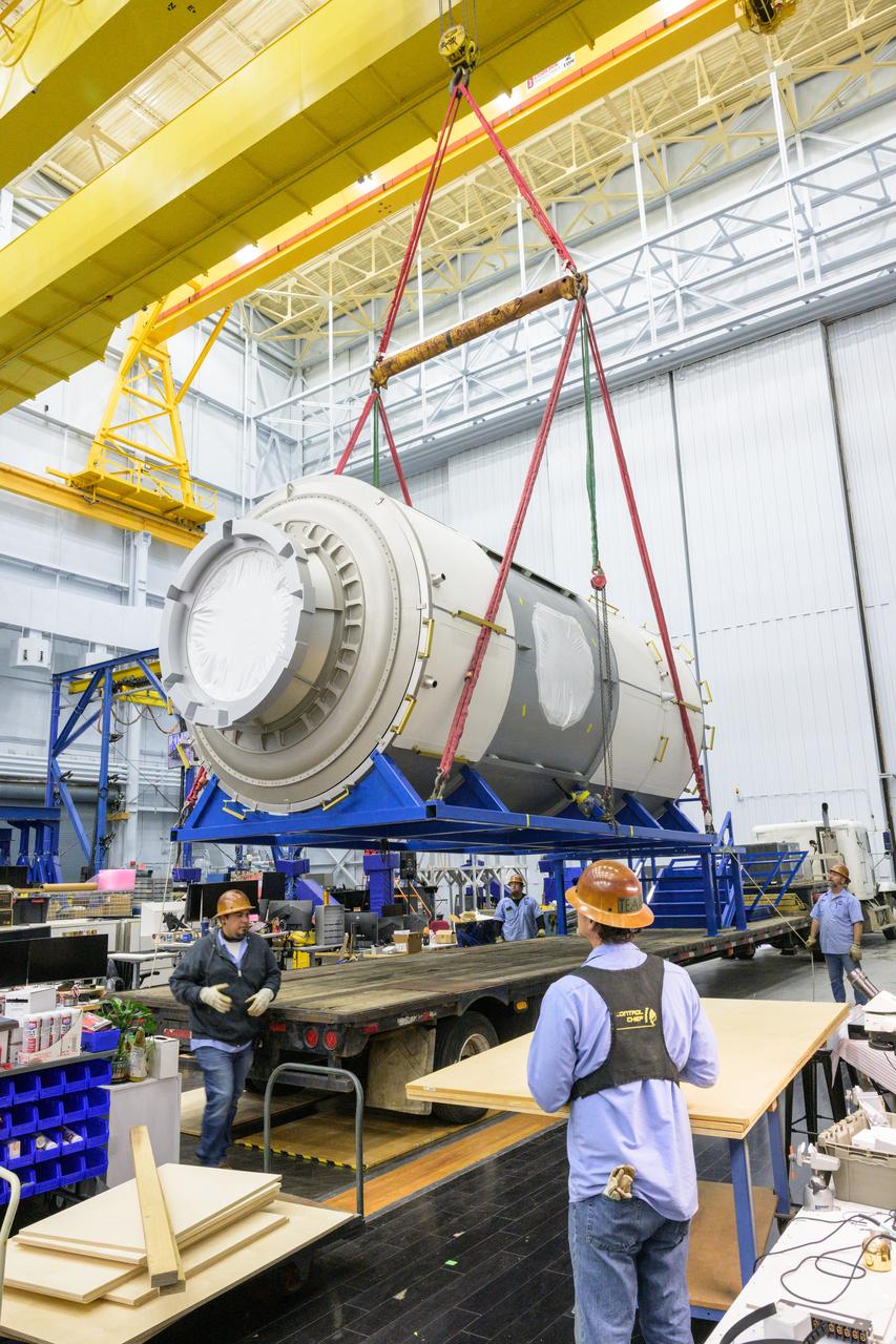 Date: 12/21/2022 Location: Bldg 9, SVMF Subject: Installation of Habitation and Logistics Outpost (HALO) Mockup at Space Vehicle Mockup Facility (SVMF). Photographer: James Blair