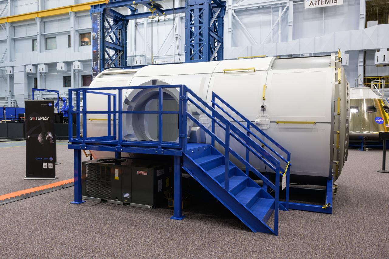 Date: 12-22-2022 Location. Bldg 9, SVMF Subject: Habitation and Logistics Outpost (HALO) Mockup at Space Vehicle Mockup Facility (SVMF). Photographer: James Blair
