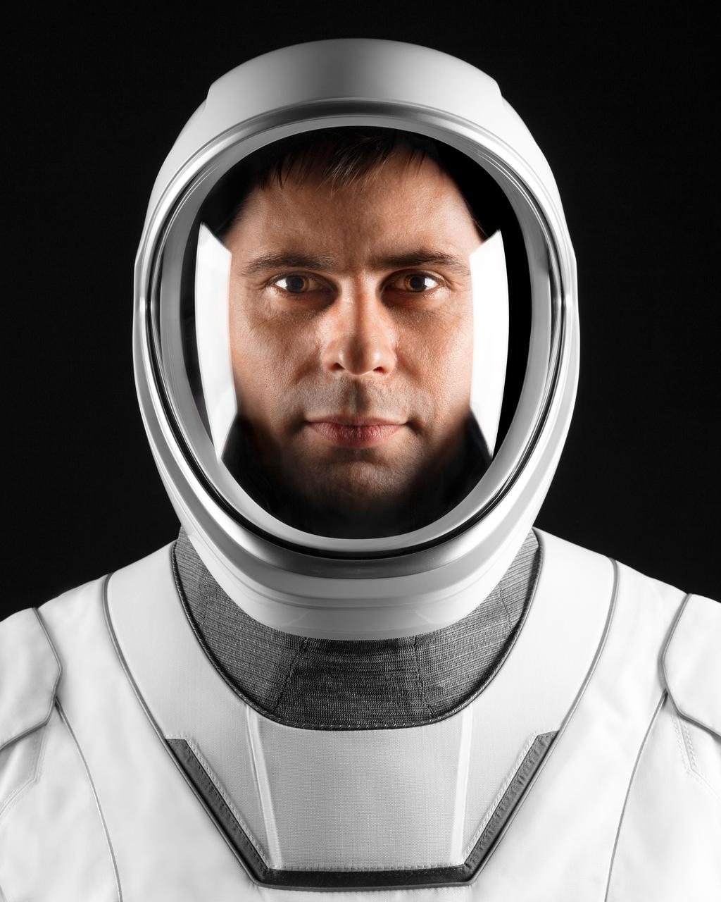 jsc2023e005728 (Jan. 11, 2023) --- Cosmonaut Andrey Fedyaev of Roscosmos, SpaceX Crew-6 Mission Specialist, poses for a portrait in his pressure suit at SpaceX headquarters in Hawthorne, California. Credit: SpaceX