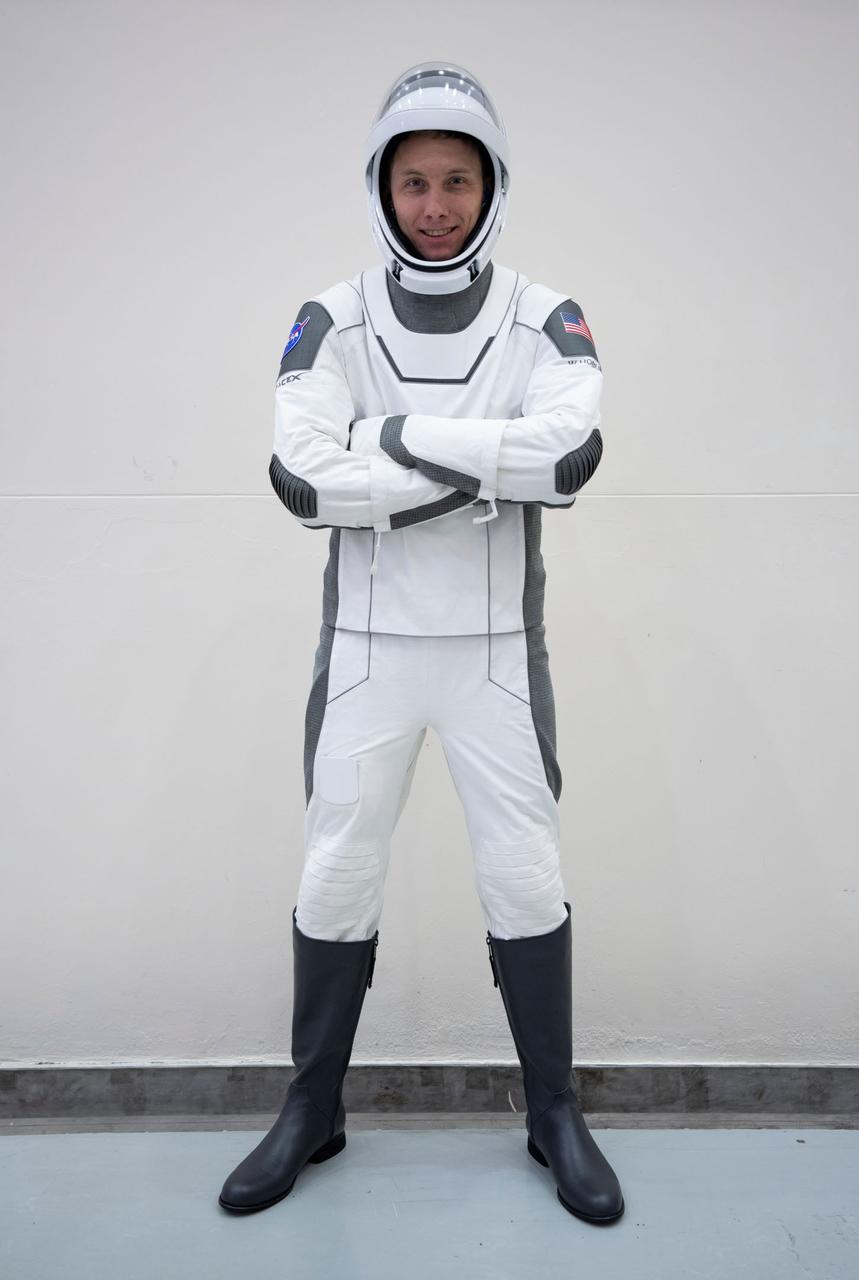 jsc2023e005734 (Jan. 30, 2023) --- Astronaut Warren "Woody" Hoburg of NASA's Commercial Crew Program, SpaceX Crew-6 Pilot, is pictured in his pressure suit during a crew equipment integration test at SpaceX headquarters in Hawthorne, California. Credit: SpaceX