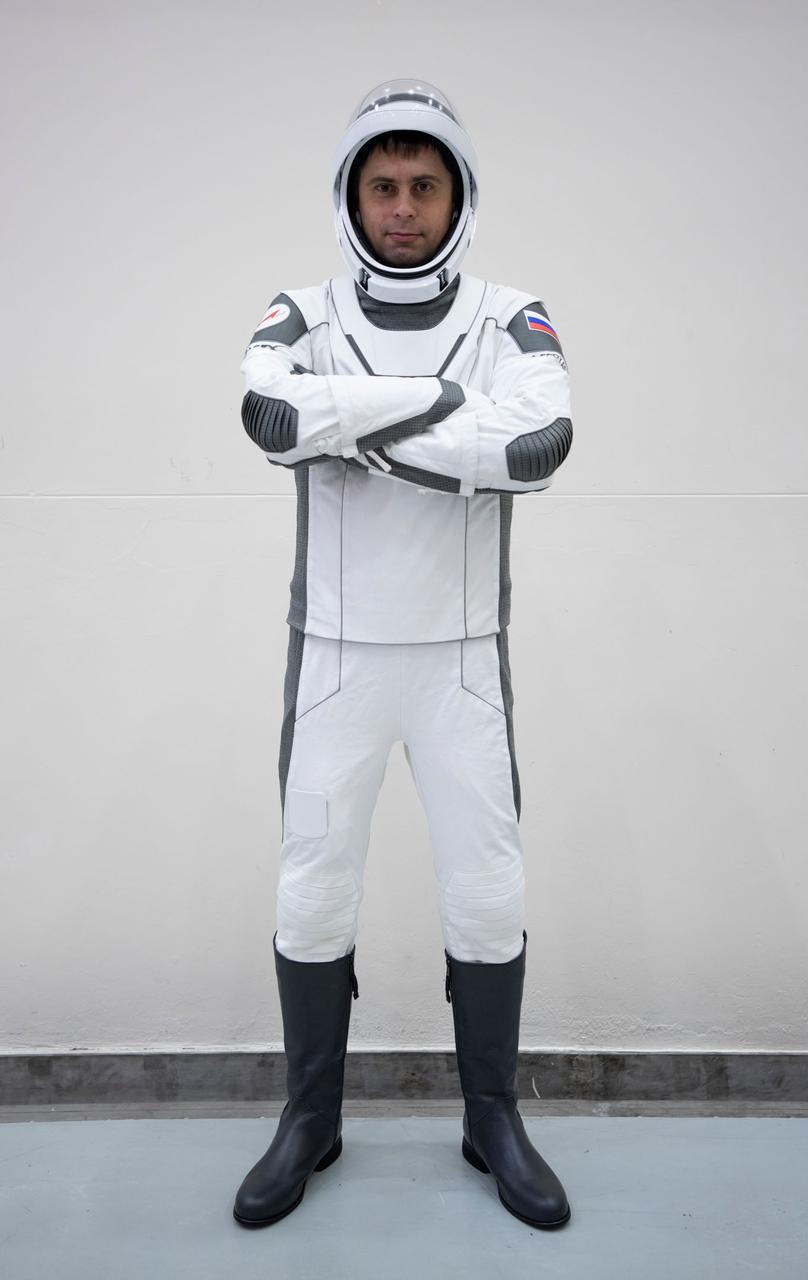 jsc2023e005737 (Jan. 30, 2023) --- Cosmonaut Andrey Fedyaev of Roscosmos, SpaceX Crew-6 Mission Specialist, is pictured in his pressure suit during a crew equipment integration test at SpaceX headquarters in Hawthorne, California. Credit: SpaceX