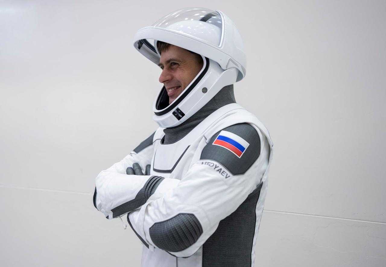 jsc2023e005738 (Jan. 30, 2023) --- Cosmonaut Andrey Fedyaev of Roscosmos, SpaceX Crew-6 Mission Specialist, is pictured in his pressure suit during a crew equipment integration test at SpaceX headquarters in Hawthorne, California. Credit: SpaceX