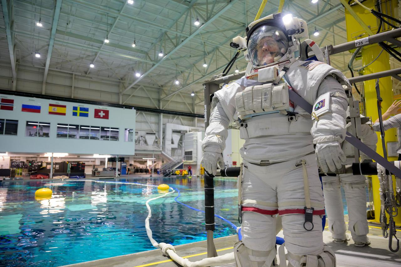 jsc2023e005877 (Jan. 31, 2023) --- NASA astronaut and SpaceX Crew-8 Pilot Mike Barratt prepares for a spacewalk training session at the Neutral Buoyancy Laboratory near NASA's Johnson Space Center in Houston, Texas.