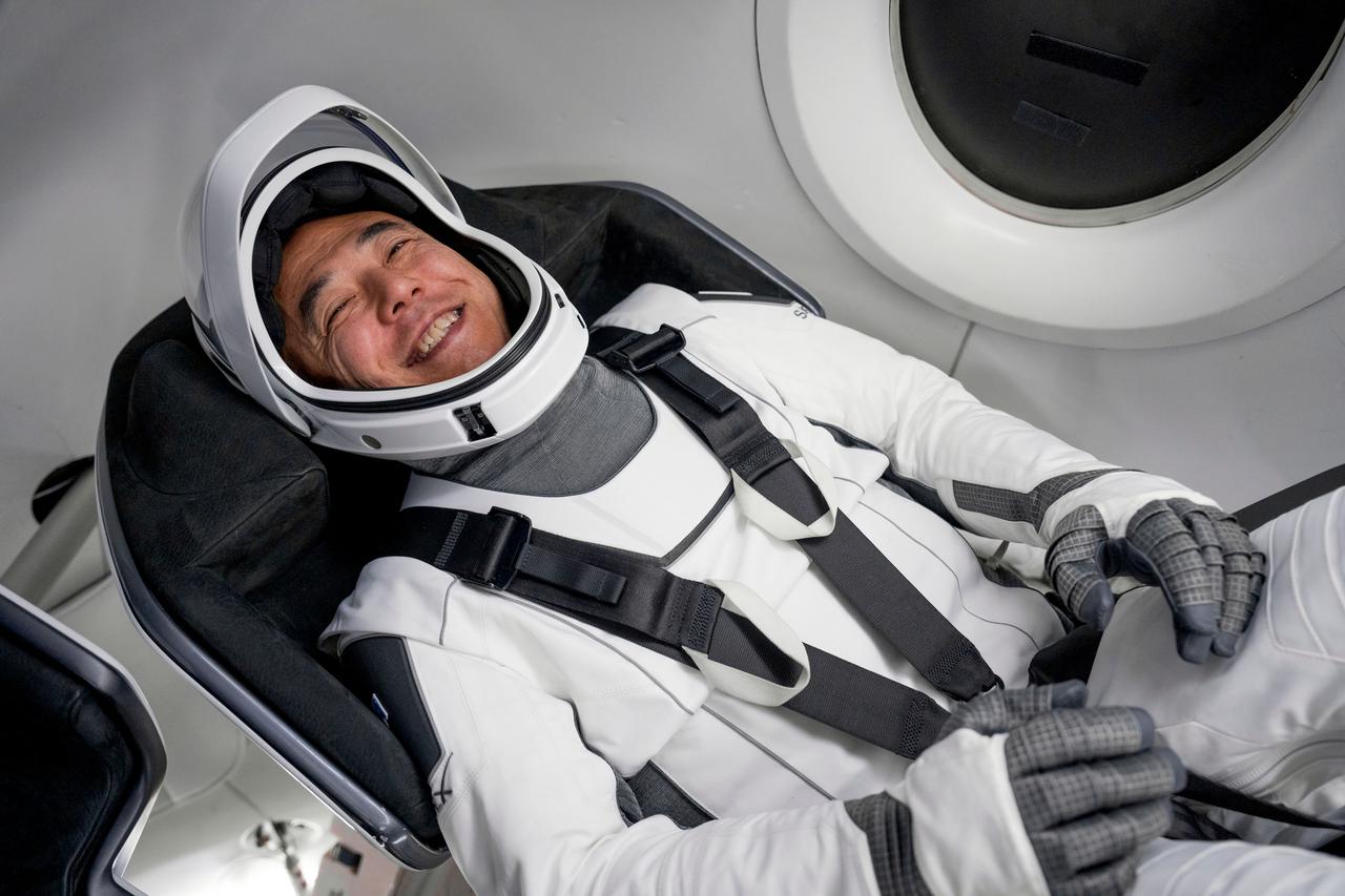 jsc2023e045331 - NASA's SpaceX Crew-7 mission specialist Satoshi Furukawa is pictured training inside a Dragon mockup crew vehicle at SpaceX headquarters in Hawthorne, California. Credit: SpaceX