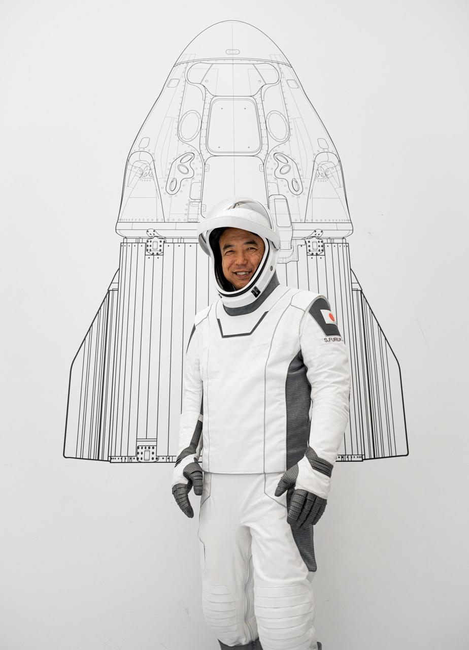 jsc2023e045336 - JAXA astronaut Satoshi Furukawa, mission specialist of NASA's SpaceX Crew-7 mission, is pictured in his pressure suit during a crew equipment integration test at SpaceX headquarters in Hawthorne, California. Credit: SpaceX 
