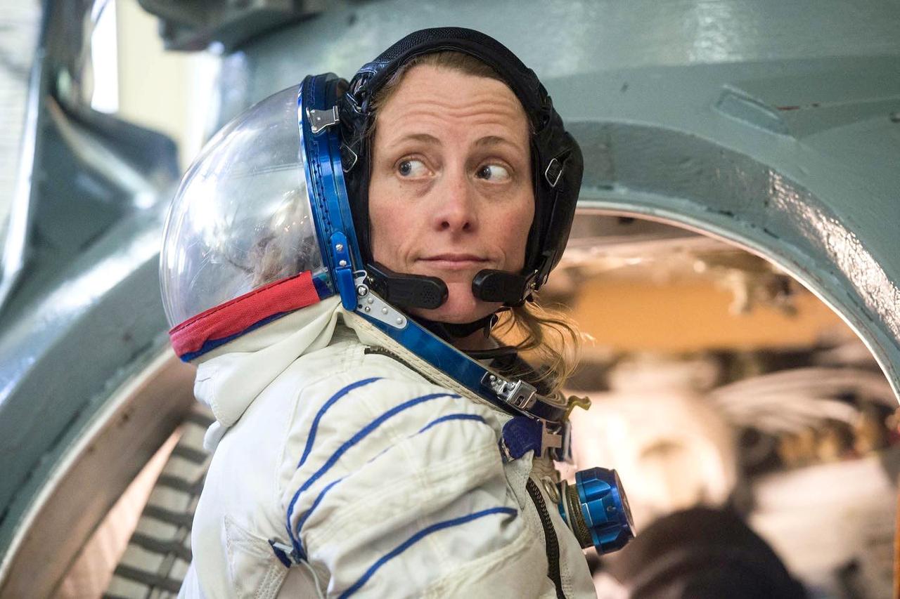 jsc2023e052881 (Sept. 13, 2023) --- NASA astronaut Loral O'Hara prepares to enter a Soyuz spacecraft simulator in her Sokol launch and entry suit for preflight training before beginning her mission to the International Space Station.