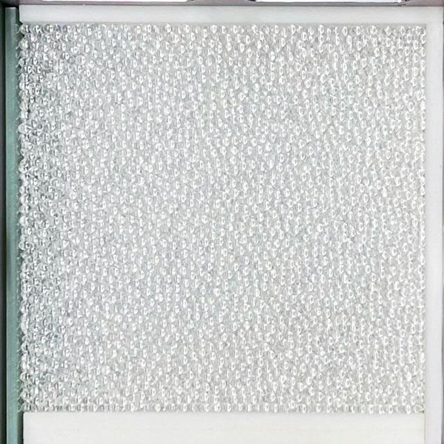 jsc2023e053547 (3/32023) --- Granular Sound: open sample cell, completely filled with glass beads. On the left, the bead packing is in direct contact with a voicecoil-driven wall for sound wave excitation, while all other sample cell walls are padded with foam for acoustic decoupling of the glass bead packing. Image courtesy of DLR-MP.