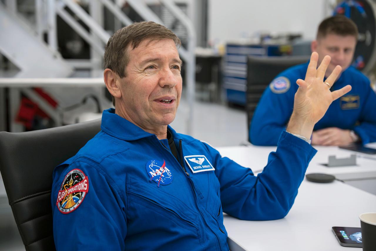 jsc2023e066240 (Oct. 15, 2023) --- NASA astronaut and SpaceX Crew-8 Pilot Michael Barratt participates in preflight mission training at SpaceX headquarters in Hawthorne, California. Credit: SpaceX