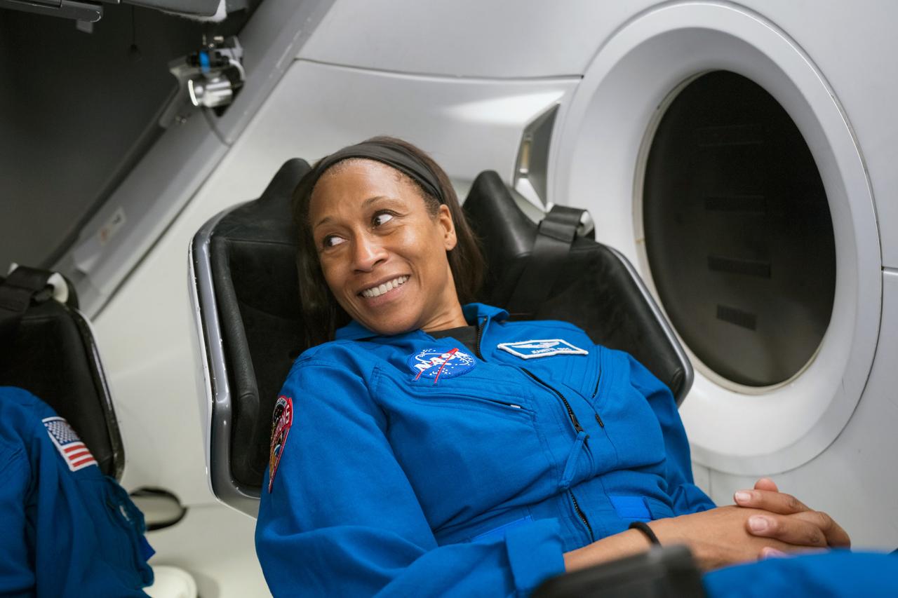 jsc2023e066242 (Oct. 15, 2023) --- NASA astronaut and SpaceX Crew-8 Mission Specialist Jeanette Epps participates in preflight mission training at SpaceX headquarters in Hawthorne, California. Credit: SpaceX