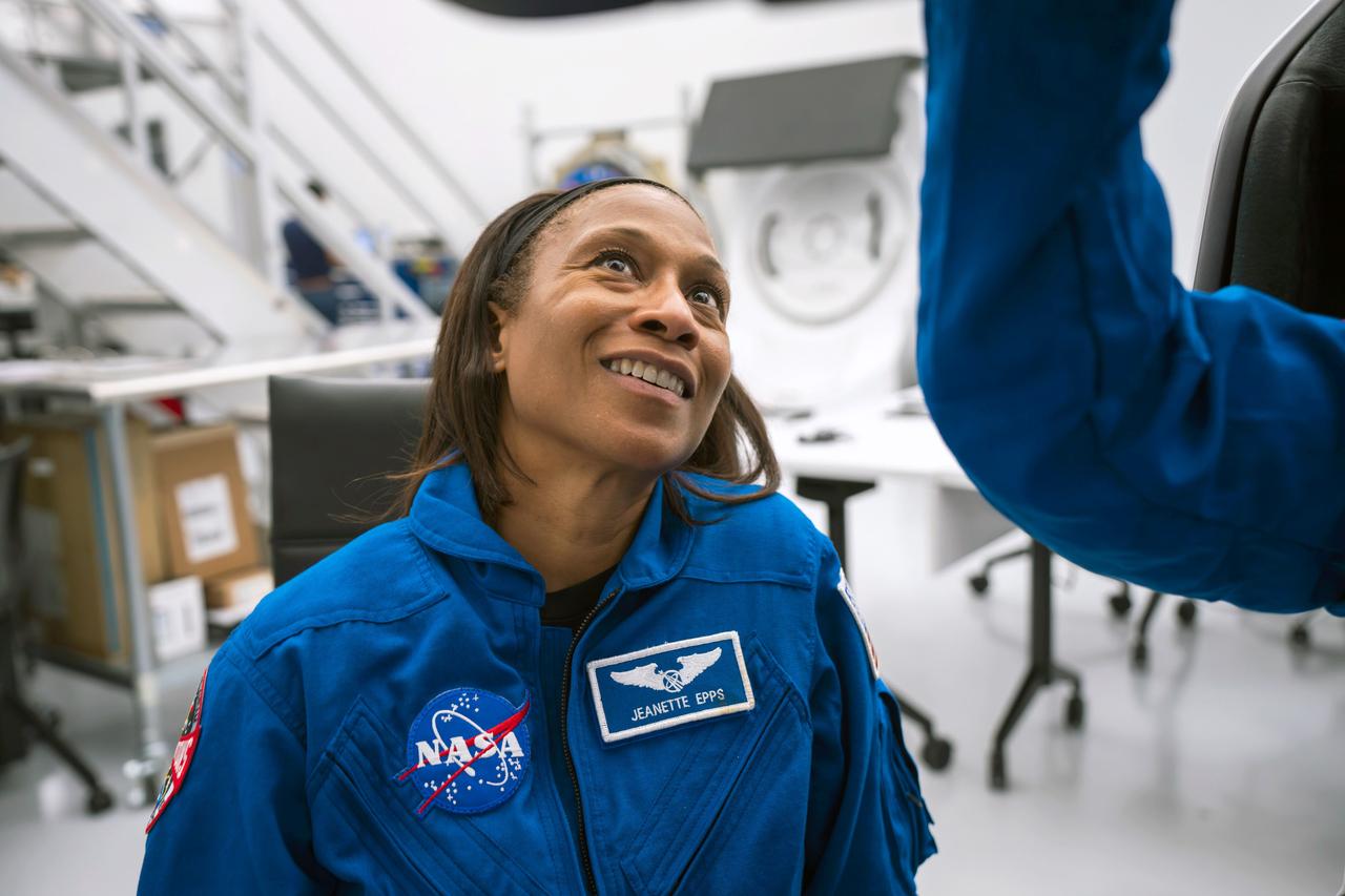 jsc2023e066250 (Oct. 15, 2023) --- NASA astronaut and SpaceX Crew-8 Mission Specialist Jeanette Epps participates in preflight mission training at SpaceX headquarters in Hawthorne, California. Credit: SpaceX