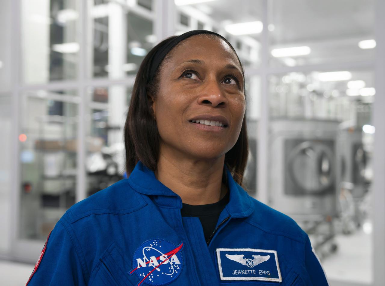 jsc2023e066254 (Oct. 15, 2023) --- NASA astronaut and SpaceX Crew-8 Mission Specialist Jeanette Epps participates in preflight mission training at SpaceX headquarters in Hawthorne, California. Credit: SpaceX