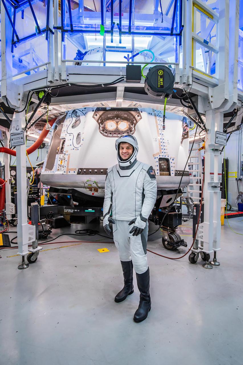 jsc2024e005941 (Jan. 12, 2024) --- NASA Astronaut Matthew Dominick, commander of NASA’s SpaceX Crew-8 mission, participates in the Crew Equipment Interface Test at NASA’s Kennedy Space Center in Florida to rehearse launch day activities and get a close look at the spacecraft that will take him to the International Space Station. Credit: SpaceX