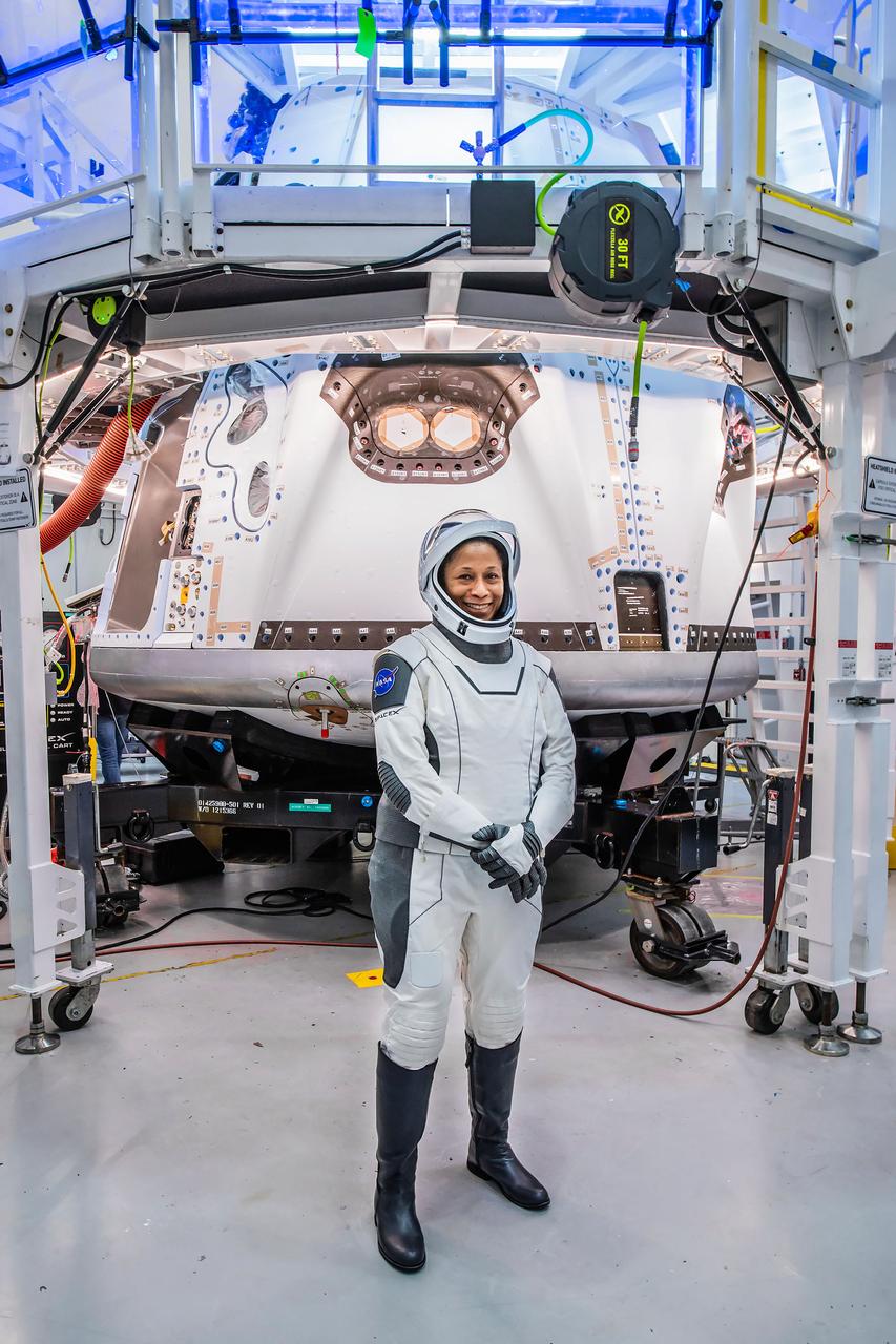jsc2024e005942 (Jan. 12, 2024) --- NASA Astronaut Jeanette Epps, mission specialist of NASA’s SpaceX Crew-8 mission, participates in the Crew Equipment Interface Test at NASA’s Kennedy Space Center in Florida to rehearse launch day activities and get a close look at the spacecraft that will take her to the International Space Station. Credit: SpaceX