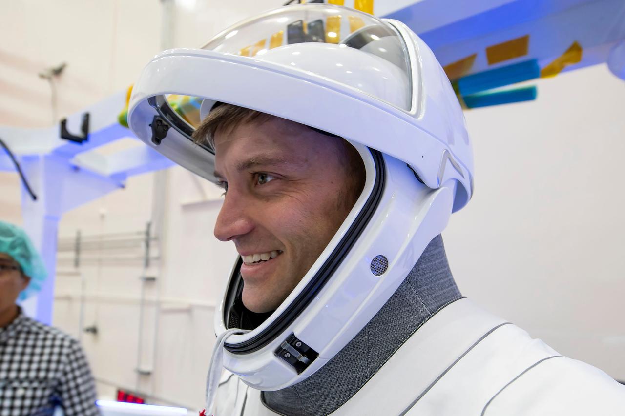 jsc2024e005949 (Jan. 12, 2024) --- NASA Astronaut Matthew Dominick, commander of NASA’s SpaceX Crew-8 mission, participates in the Crew Equipment Interface Test at NASA’s Kennedy Space Center in Florida to rehearse launch day activities and get a close look at the spacecraft that will take him to the International Space Station. Credit: SpaceX