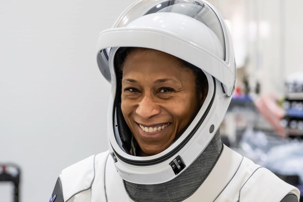 jsc2024e005950 (Jan. 12, 2024) --- NASA Astronaut Jeanette Epps, mission specialist of NASA’s SpaceX Crew-8 mission, participates in the Crew Equipment Interface Test at NASA’s Kennedy Space Center in Florida to rehearse launch day activities and get a close look at the spacecraft that will take her to the International Space Station. Credit: SpaceX