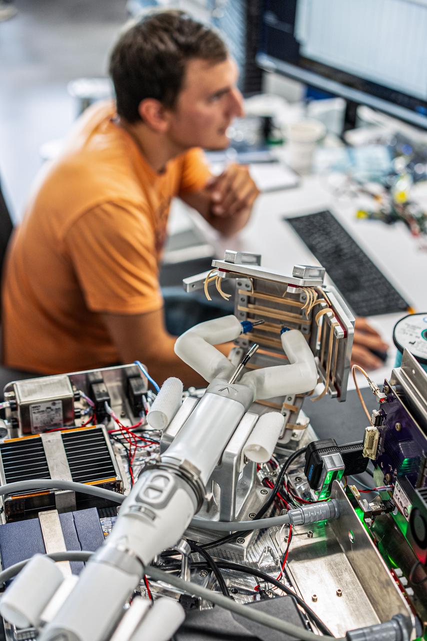 jsc2024e005978 ()9/14/2023) --- MIRA, Virtual Incision’s miniaturized robotic assisted surgery system, is pictured in position to reach simulated surgical tissue. The minibot is able to view the working area with an articulating camera. Robotic Surgery Tech Demo uses MIRA to evaluate human remote control and perform pre-programmed movements. Image courtesy of Virtual Incision.