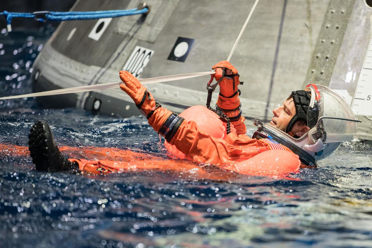 jsc2024e010111 (Jan. 23, 2024) --- NASA astronaut and Artemis II commander Reid Wiseman participates in training Jan. 23 in the Neutral Buoyancy Lab at the agency’s Johnson Space Center in Houston.
