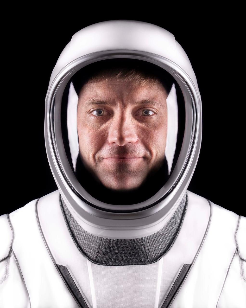 jsc2024e011709 (Dec. 3, 2023) --- SpaceX Crew-8 Commander Matthew Dominick of NASA's Commercial Crew Program poses for a portrait in his pressure suit at SpaceX headquarters in Hawthorne, California. Credit: SpaceX