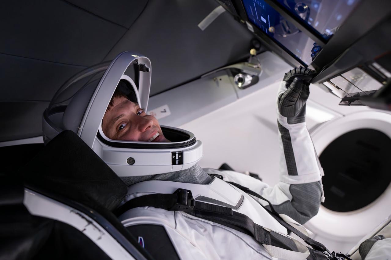 jsc2024e011716 (Dec. 3, 2023) --- NASA astronaut and SpaceX Crew-8 Commander Matthew Dominick is pictured training inside a Dragon mockup crew vehicle at the company's headquarters in Hawthorne, California. Credit: SpaceX