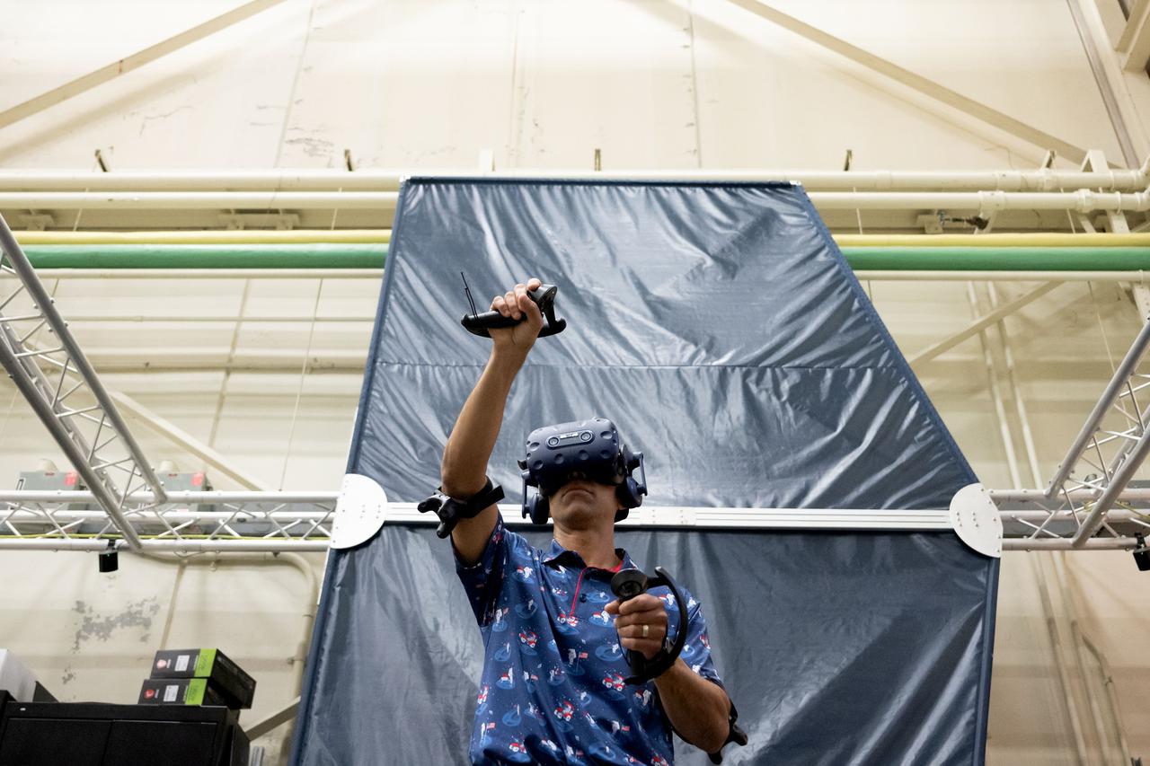 NASA astronaut Raja Chari participates in virtual reality testing of the Gateway lunar space station to ensure its comfort and safety when astronauts live and conduct science there on future Artemis missions.   PHOTO DATE: February 09, 2022. LOCATION: Bldg. 15 - VR Lab SUBJECT: VR Technology for Interior Gateway Training with astronaut Raja Chari. Photo Credit: NASA / Josh Valcarcel