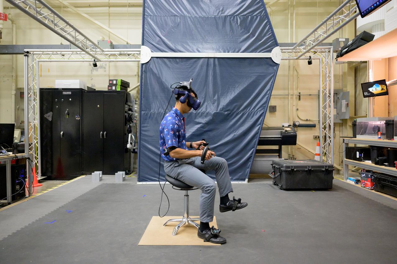 NASA astronaut Raja Chari participates in virtual reality testing of the Gateway lunar space station to ensure its comfort and safety when astronauts live and conduct science there on future Artemis missions.   PHOTO DATE: February 09, 2022. LOCATION: Bldg. 15 - VR Lab SUBJECT: VR Technology for Interior Gateway Training with astronaut Raja Chari. Photo Credit: NASA / Josh Valcarcel