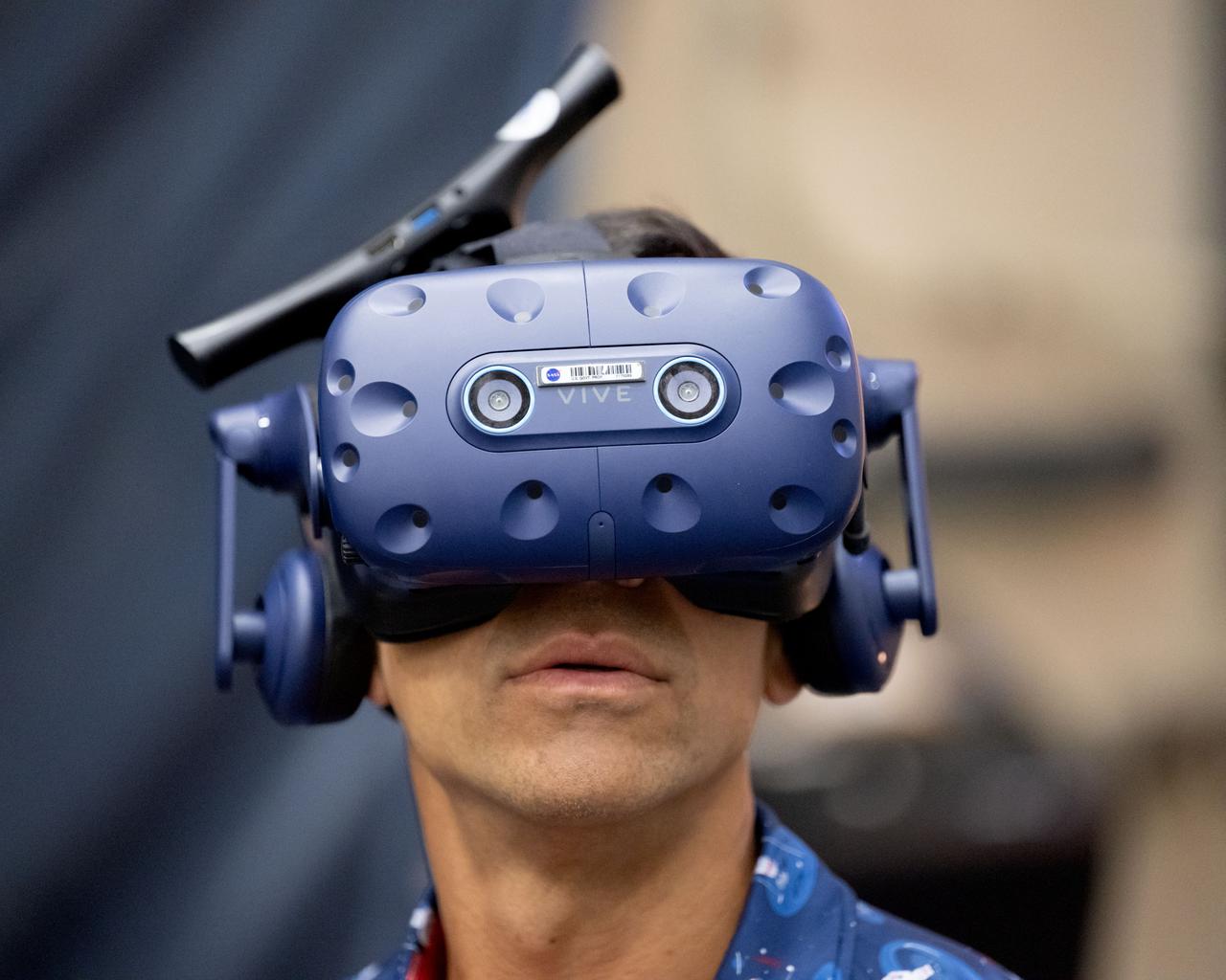 NASA astronaut Raja Chari participates in virtual reality testing of the Gateway lunar space station to ensure its comfort and safety when astronauts live and conduct science there on future Artemis missions.   PHOTO DATE: February 09, 2022. LOCATION: Bldg. 15 - VR Lab SUBJECT: VR Technology for Interior Gateway Training with astronaut Raja Chari. Photo Credit: NASA / Josh Valcarcel