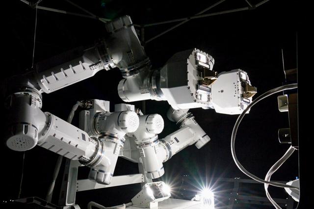 jsc2024e018305 (7/10/2023) --- GITAI aims to demonstrate its capability to design, build, integrate, and operate extravehicular robotic systems through a series of experiments utilizing using the "S2" variant of GITAI’s 2-meter class Modular Robotic Arm. The S2 is , which is developed with the goal of supporting the realization success of ARTEMIS and fulfillment of future commercial visions of lunar permanence. Image courtesy of GITAI USA Inc.