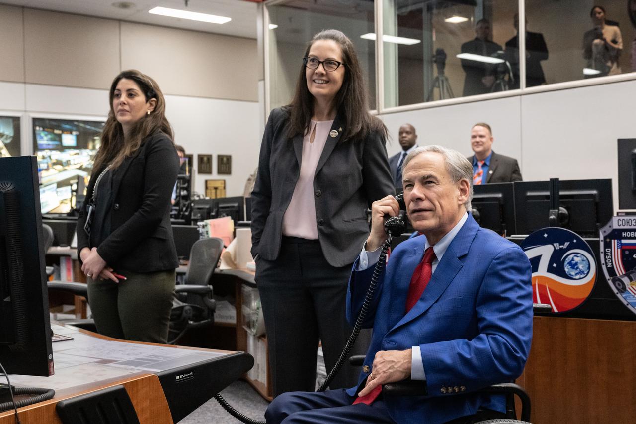 jsc2024e022818 March 26, 2024 -- NASA’s Johnson Space Center in Houston hosted a Tuesday, March 26, visit by Texas Governor Greg Abbott, who visited NASA’s Mission Control Center, spoke with native Texan and NASA astronaut Loral O'Hara aboard the International Space Station, and introduced the new members of the Texas Space Commission. Abbott was joined by NASA Johnson Space Center Director Vanessa Wyche, Texas House Speaker Dade Phelan, Texas Representative Greg Bonnen and other state and space industry leaders.