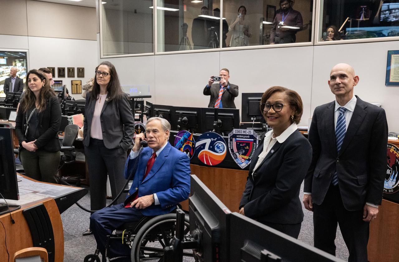 jsc2024e022820 March 26, 2024 -- NASA’s Johnson Space Center in Houston hosted a Tuesday, March 26, visit by Texas Governor Greg Abbott, who visited NASA’s Mission Control Center, spoke with native Texan and NASA astronaut Loral O'Hara aboard the International Space Station, and introduced the new members of the Texas Space Commission. Abbott was joined by NASA Johnson Space Center Director Vanessa Wyche, Texas House Speaker Dade Phelan, Texas Representative Greg Bonnen and other state and space industry leaders.