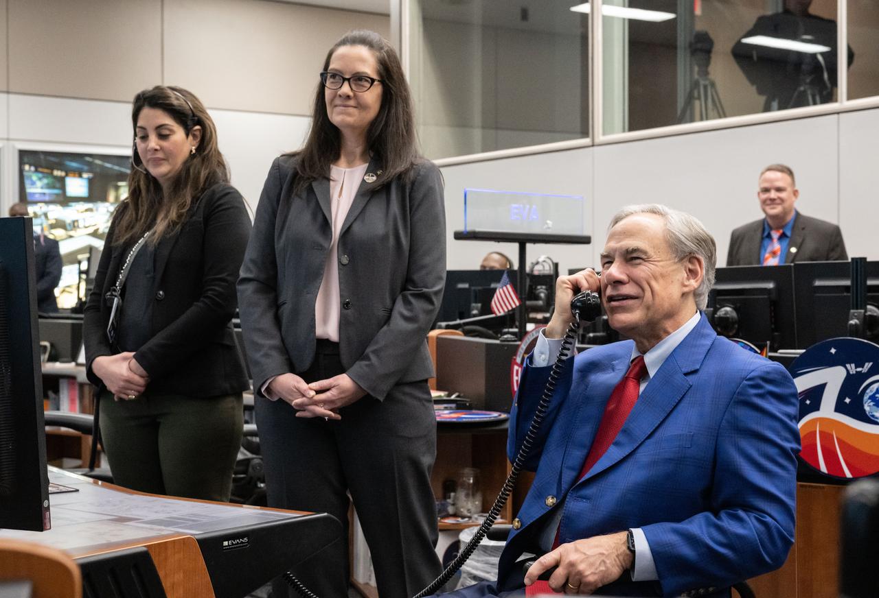 jsc2024e022824 March 26, 2024 -- NASA’s Johnson Space Center in Houston hosted a Tuesday, March 26, visit by Texas Governor Greg Abbott, who visited NASA’s Mission Control Center, spoke with native Texan and NASA astronaut Loral O'Hara aboard the International Space Station, and introduced the new members of the Texas Space Commission. Abbott was joined by NASA Johnson Space Center Director Vanessa Wyche, Texas House Speaker Dade Phelan, Texas Representative Greg Bonnen and other state and space industry leaders.