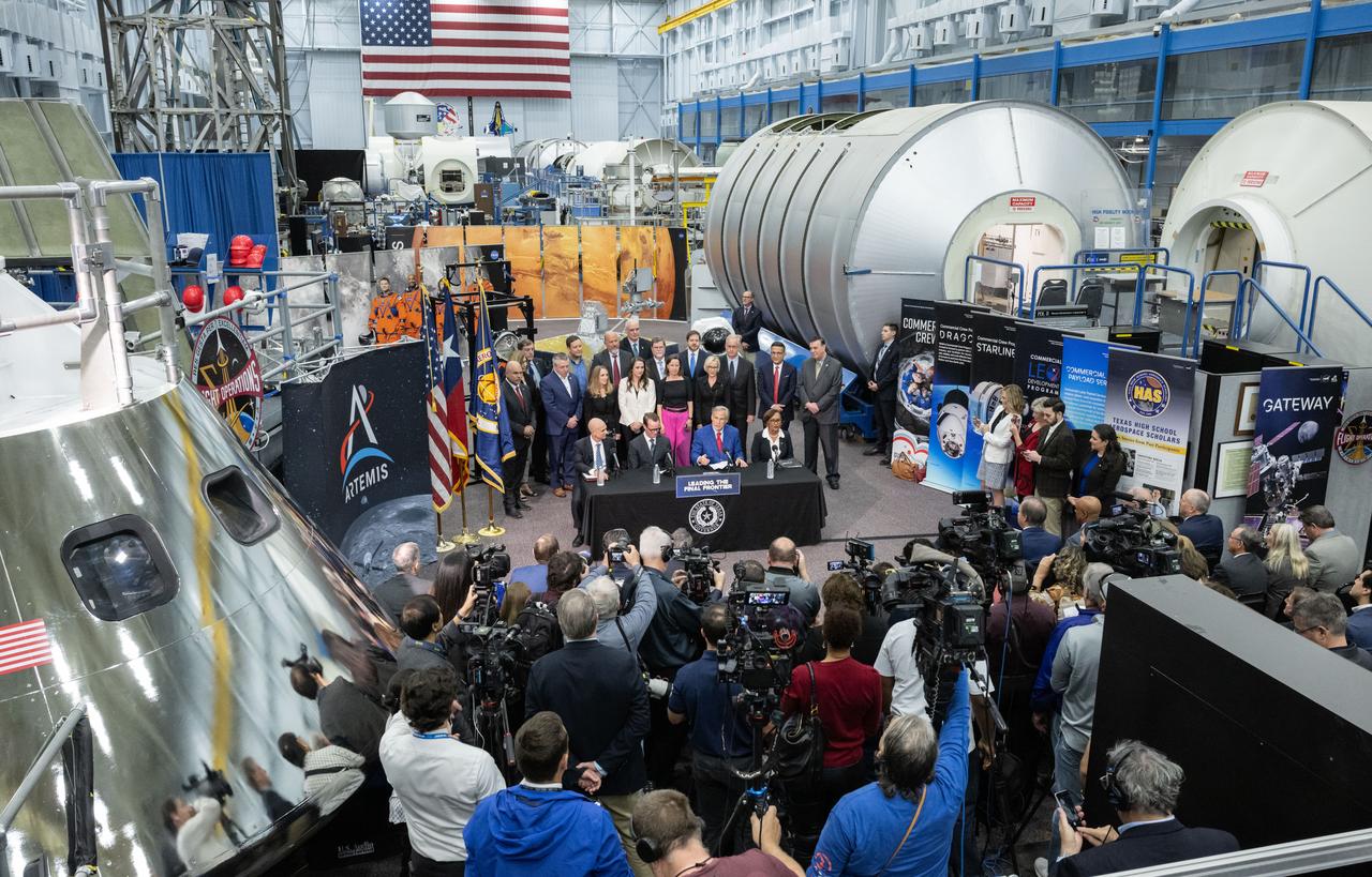 jsc2024e022828 March 26, 2024 -- NASA’s Johnson Space Center in Houston hosted a Tuesday, March 26, visit by Texas Governor Greg Abbott, who visited NASA’s Mission Control Center, spoke with native Texan and NASA astronaut Loral O'Hara aboard the International Space Station, and introduced the new members of the Texas Space Commission. Abbott was joined by NASA Johnson Space Center Director Vanessa Wyche, Texas House Speaker Dade Phelan, Texas Representative Greg Bonnen and other state and space industry leaders.