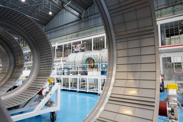 NASA image: Gateway - Lunar International Habitat and HALO