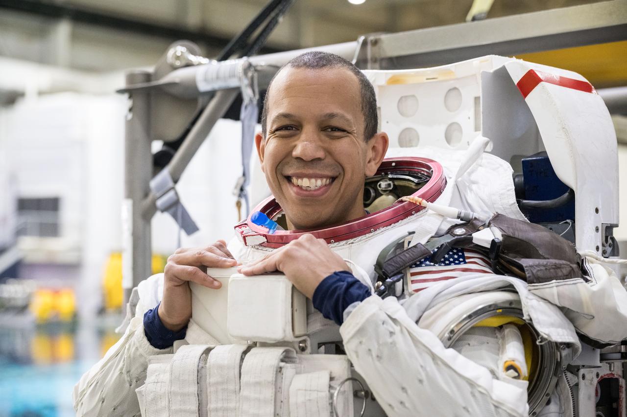 jsc2024e055523 (Aug. 13, 2024) --- NASA astronaut Chris Williams participates in spacewalk training at the Neutral Buoyancy Lab at NASA’s Johnson Space Center in Houston, Texas.