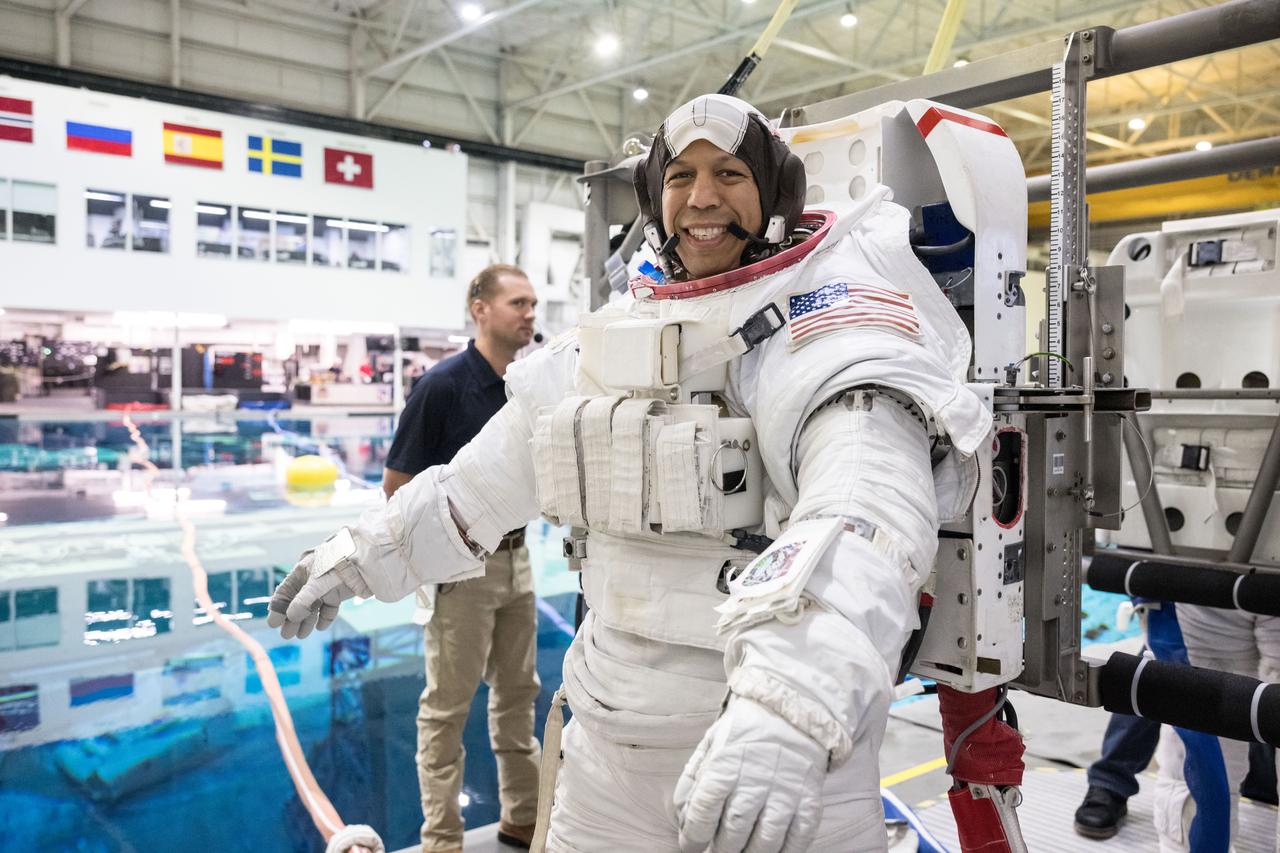jsc2024e055545 (Aug. 13, 2024) --- NASA astronaut Chris Williams participates in spacewalk training at the Neutral Buoyancy Lab at NASA’s Johnson Space Center in Houston, Texas.
