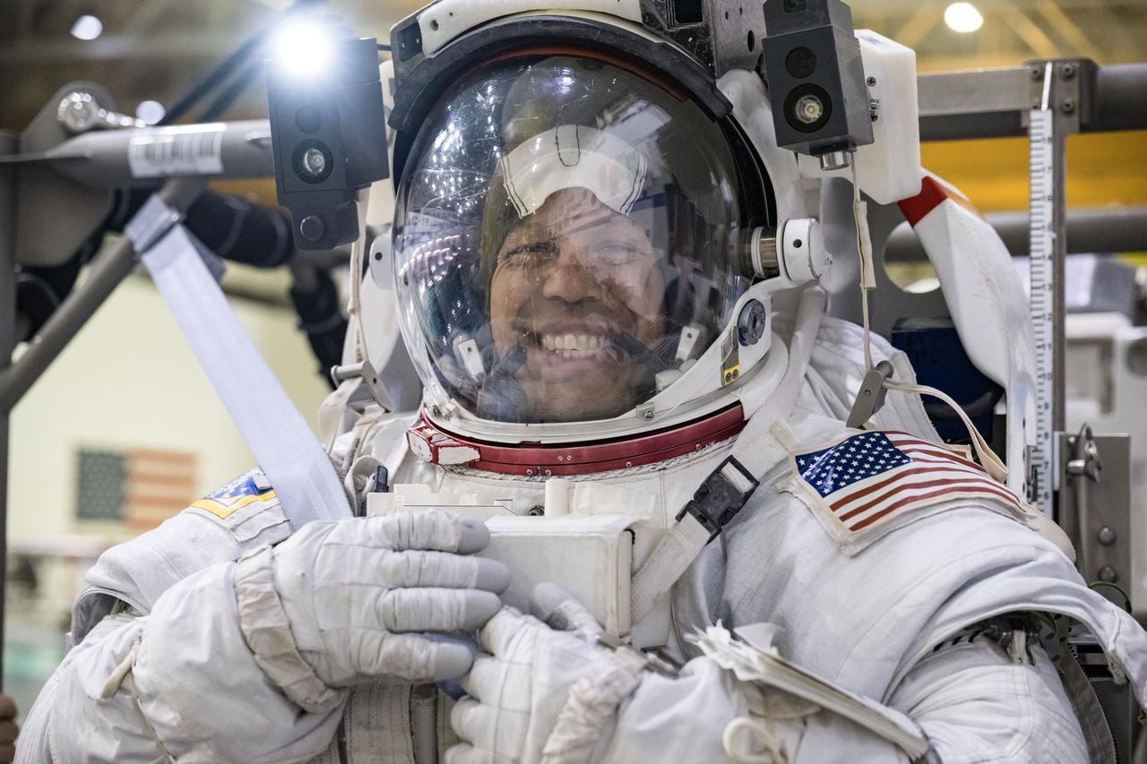 jsc2024e055570 (Aug. 13, 2024) --- NASA astronaut Chris Williams participates in spacewalk training at the Neutral Buoyancy Lab at NASA’s Johnson Space Center in Houston, Texas.