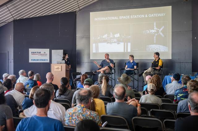 NASA image: Jon Olansen Discusses Gateway at EAA AirVenture Oshkosh 