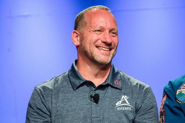 NASA image: Jon Olansen Highlights Gateway's Role at EAA AirVenture 2024 