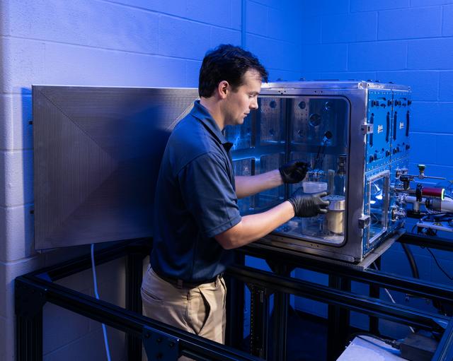 NASA image: jsc2024e063114 -- Advanced Modeling Enhances Gateway’s Lunar Dust Defense