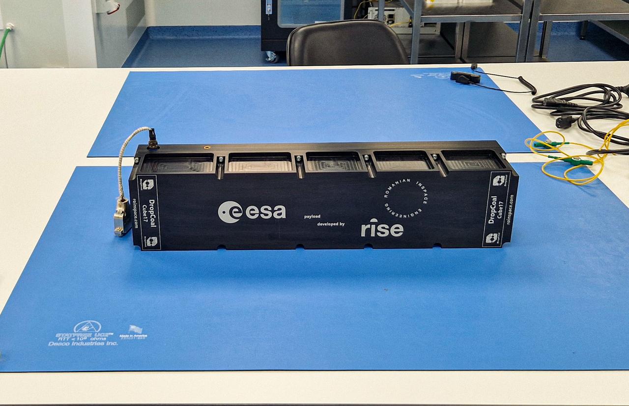jsc2024e068511 (7/24/2024) --- Setup for Investigation of Drops Coalescence in View of Medical Applications (DropCoal) (ICE Cubes #17 - DropCoal) fully integrated, before performing the mechanical, electrical, and software interface tests at Space Application Services. An ICE Cubes Facility engineering model was used, identical to the one installed on the International Space Station. Image courtesy of Romanian InSpace Engineering.