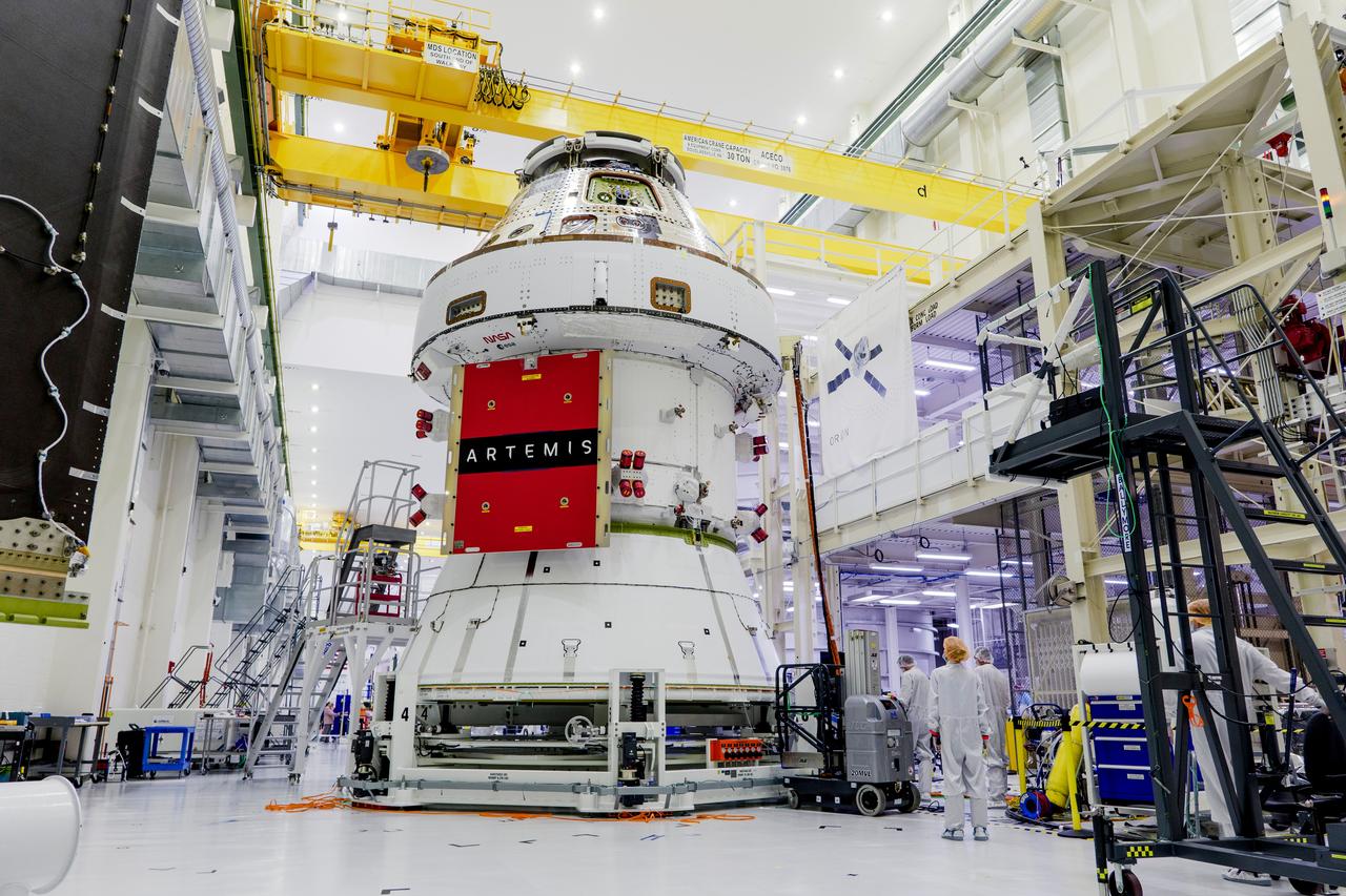 Date: 2/27/2025 Photographer: NASA/Rad Sinyak Caption: Technicians begin working on the installation of the four solar array wings for NASA’s Artemis II Orion spacecraft inside the Operations and Checkout Building at NASA’s Kennedy Space Center on Feb. 27, 2025. Artemis II is Orion’s first crewed flight test around the Moon under the agency’s Artemis campaign.  