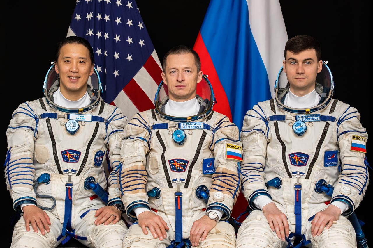 jsc2025e033523 (April 23, 2025) --- Soyuz MS-27 crew members (frm left) NASA astronaut Jonny Kim and Roscosmos cosmonauts Sergey Ryzhikov and Alexey Zubritskiy pose for a portrait at the Gagarin Cosmonaut Training Center in Russia.