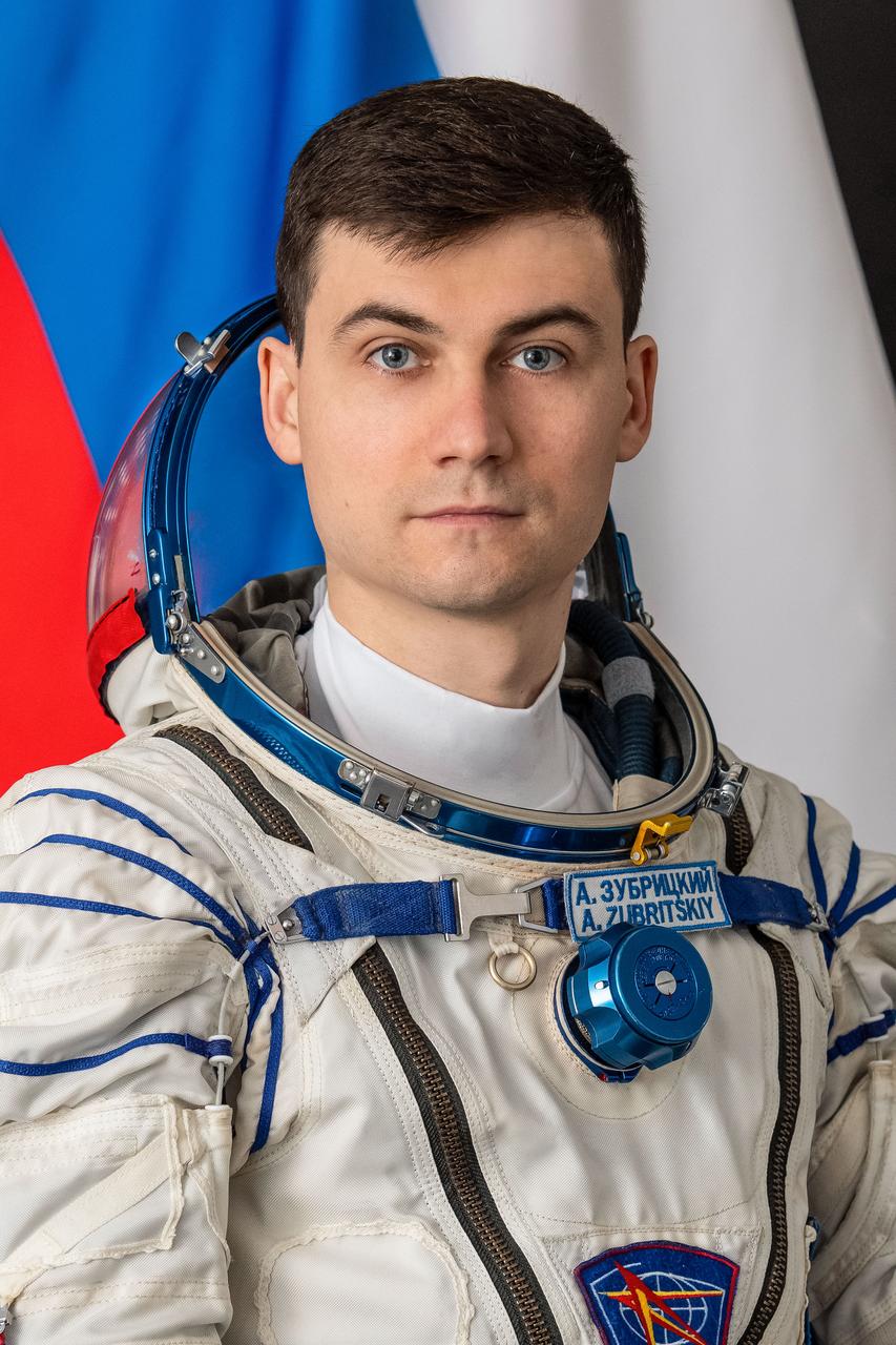 jsc2025e033527 (April 23, 2025) --- Roscosmos cosmonaut and Soyuz MS-27 Flight Engineer Alexey Zubritsky poses for a portrait in his Sokol launch and entry suit at the Gagarin Cosmonaut Training Center in Star City, Russia.