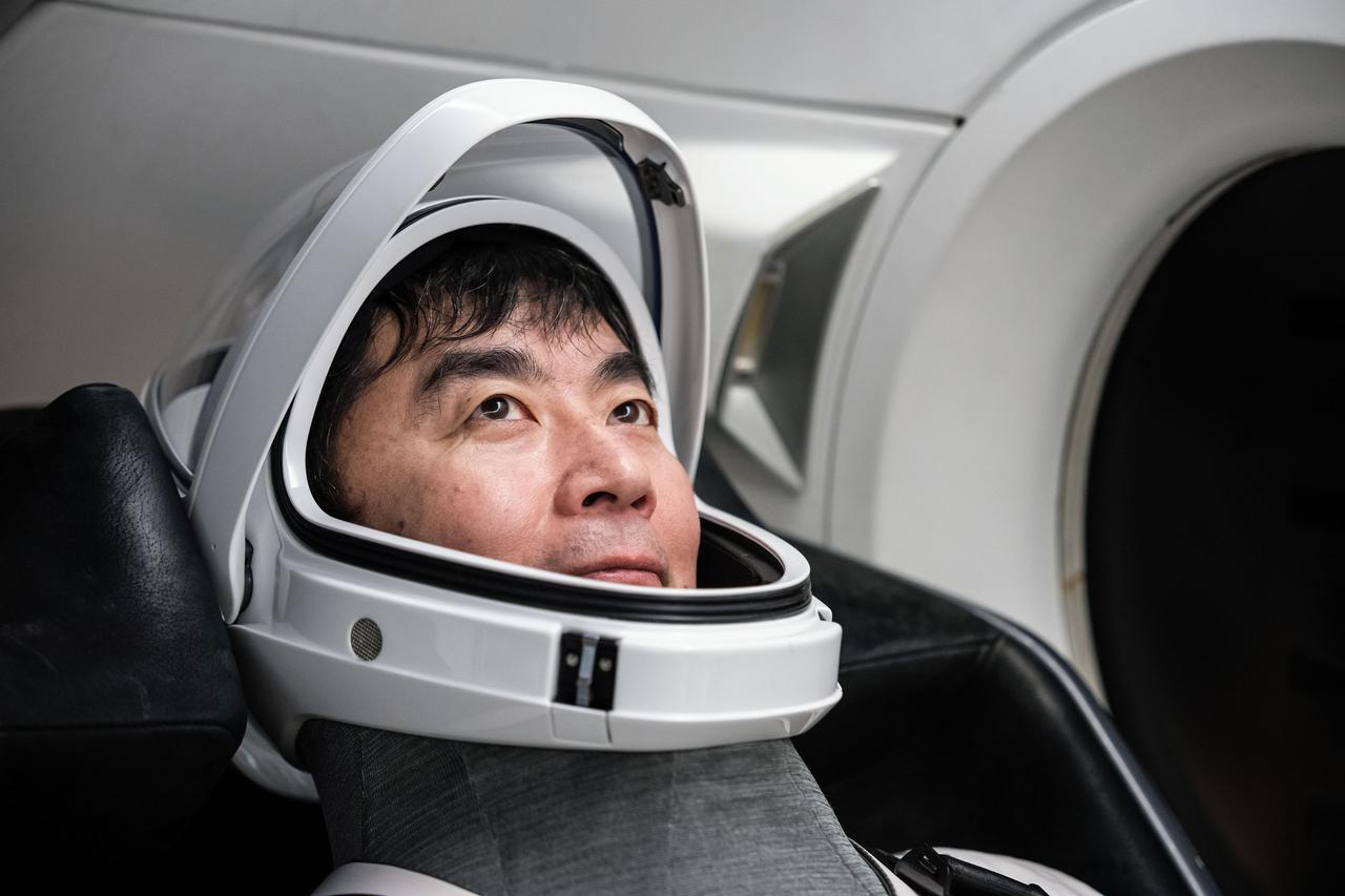 jsc2025e034085 (Dec. 4, 2024) --- JAXA (Japan Aerospace Exploration Agency) astronaut Kimiya Yui, a mission specialist for NASA’s SpaceX Crew-11 mission to the International Space Station, trains for his mission in a SpaceX Dragon mockup at a SpaceX facility in Hawthorne, California.