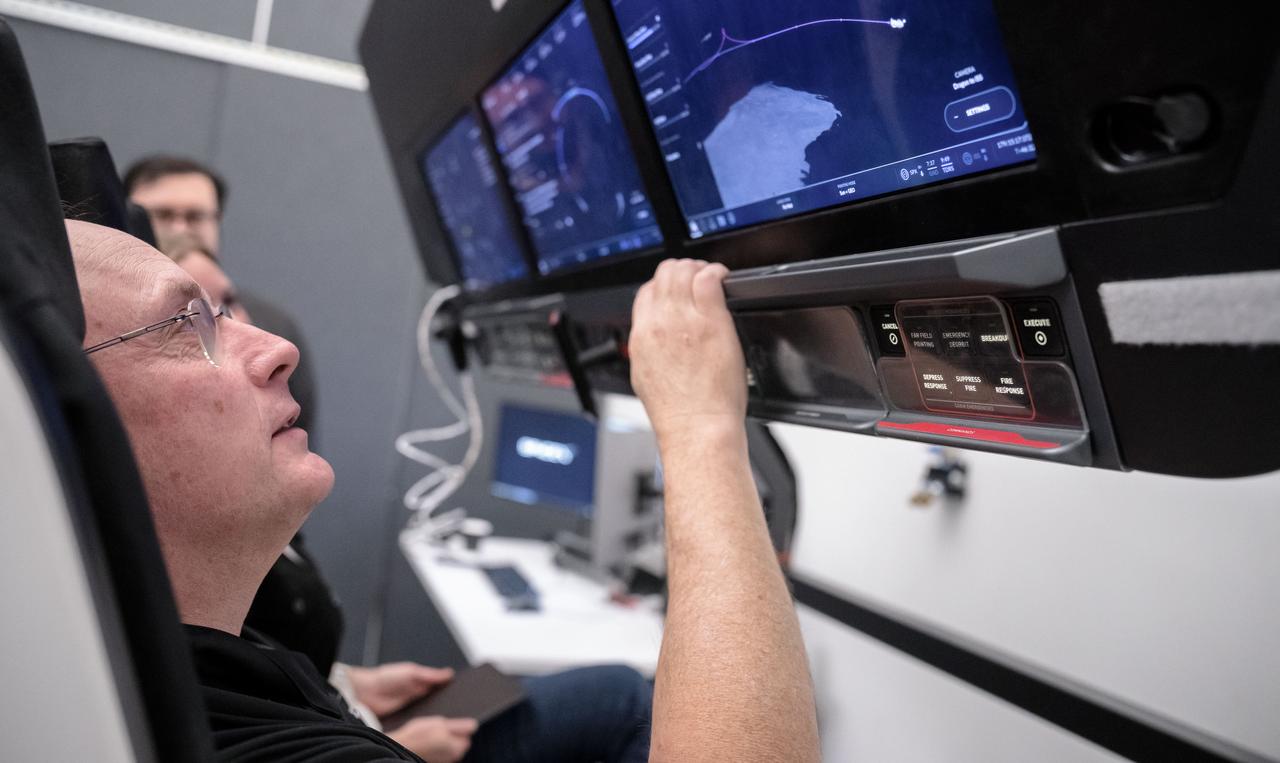 jsc2025e034089 (Dec. 5, 2024) --- NASA astronaut Mike Fincke, pilot of NASA’s SpaceX Crew-11 mission, trains for his mission at a SpaceX facility in Hawthorne, California, ahead of his flight to the International Space Station.