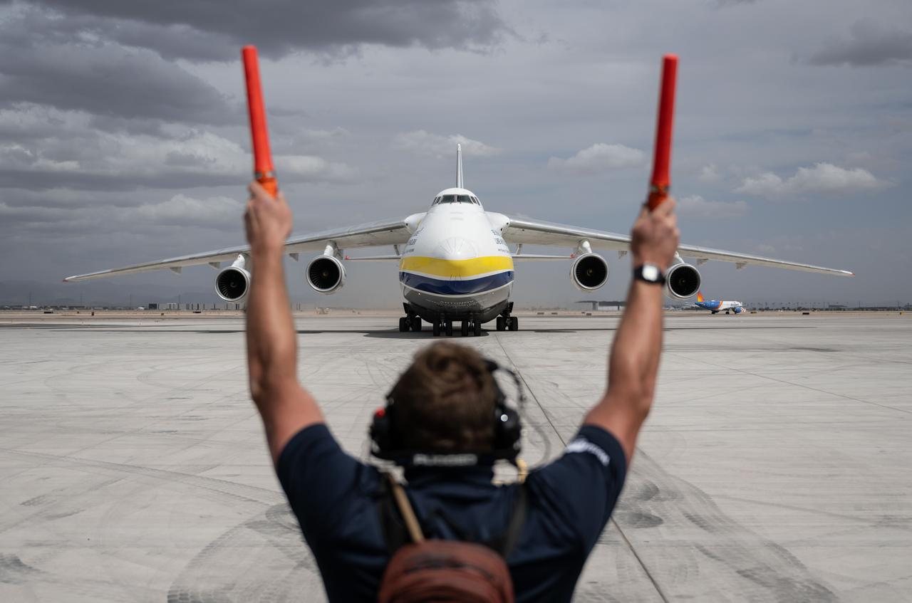 Gateway’s HALO (Habitation and Logistics Outpost) arrives in Mesa, Arizona, after traveling from Italy, where Thales Alenia Space fabricated its primary structure. Delivered by cargo aircraft to Phoenix-Mesa Gateway Airport, HALO will be transported to Northrop Grumman’s facility in Gilbert for final outfitting. 