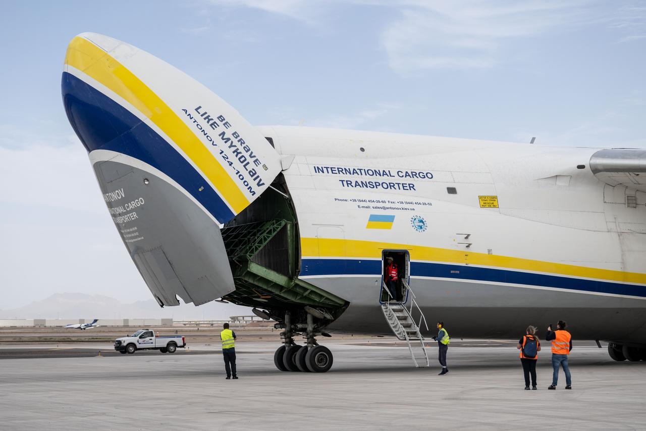 Gateway’s HALO (Habitation and Logistics Outpost) arrives in Mesa, Arizona, after traveling from Italy, where Thales Alenia Space fabricated its primary structure. Delivered by cargo aircraft to Phoenix-Mesa Gateway Airport, HALO will be transported to Northrop Grumman’s facility in Gilbert for final outfitting. 