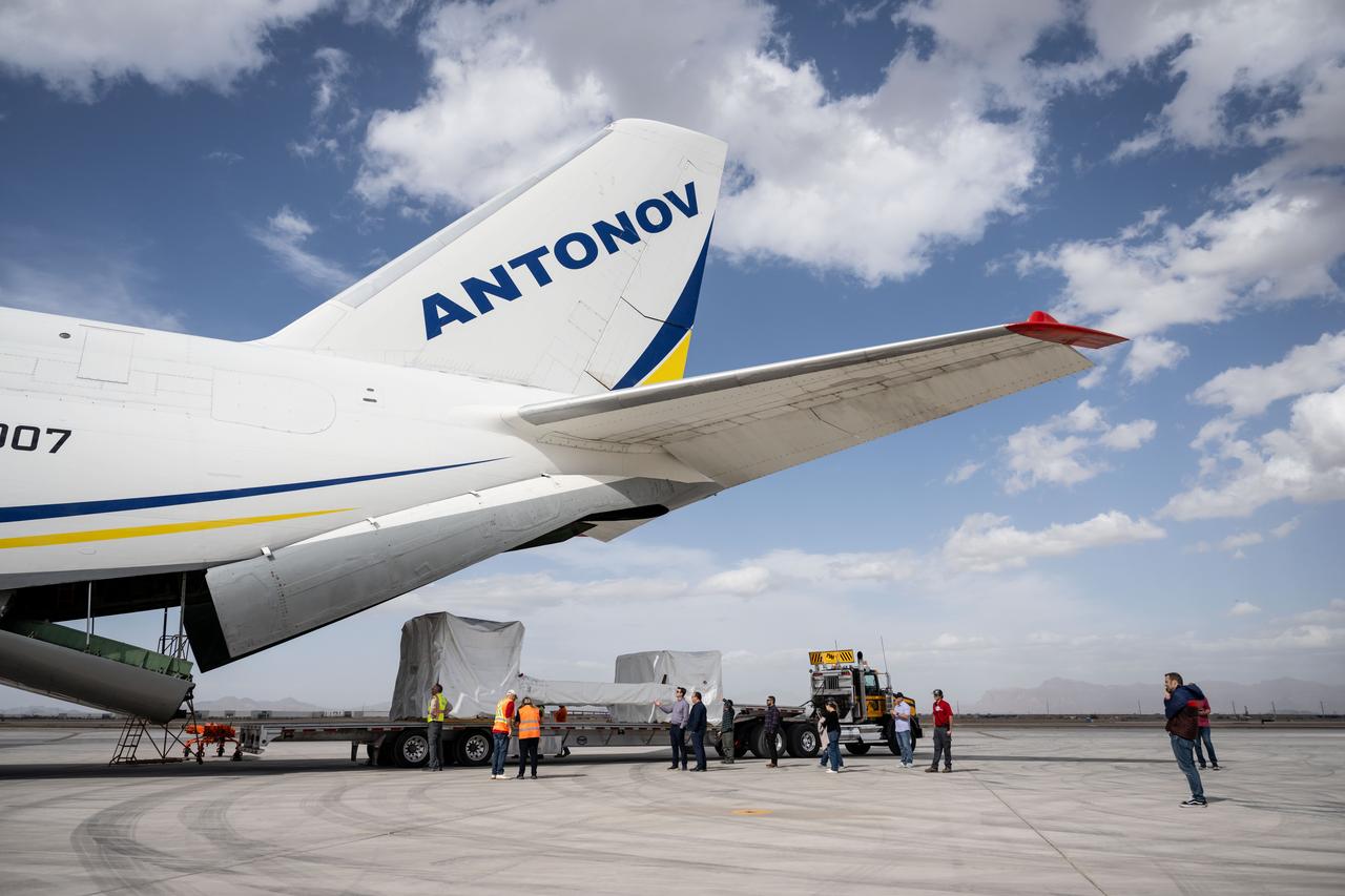 Gateway’s HALO (Habitation and Logistics Outpost) arrives in Mesa, Arizona, after traveling from Italy, where Thales Alenia Space fabricated its primary structure. Delivered by cargo aircraft to Phoenix-Mesa Gateway Airport, HALO will be transported to Northrop Grumman’s facility in Gilbert for final outfitting. 